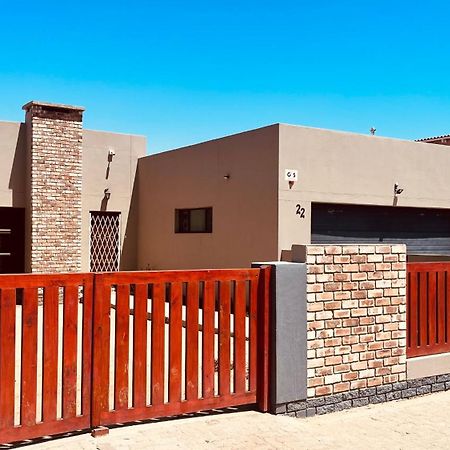 Otis Self Catering Apartment Walvis Bay Exterior photo