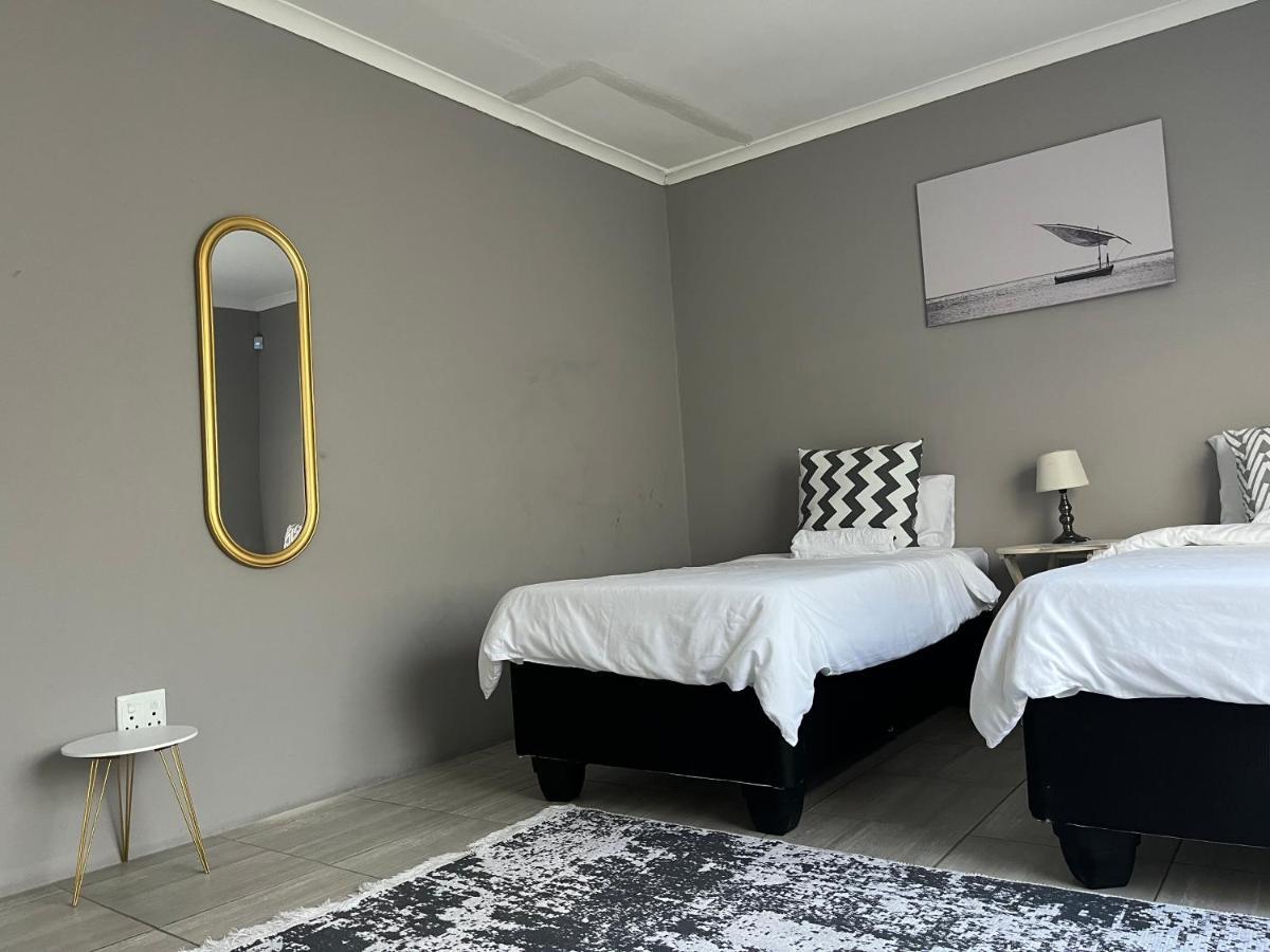 Otis Self Catering Apartment Walvis Bay Exterior photo