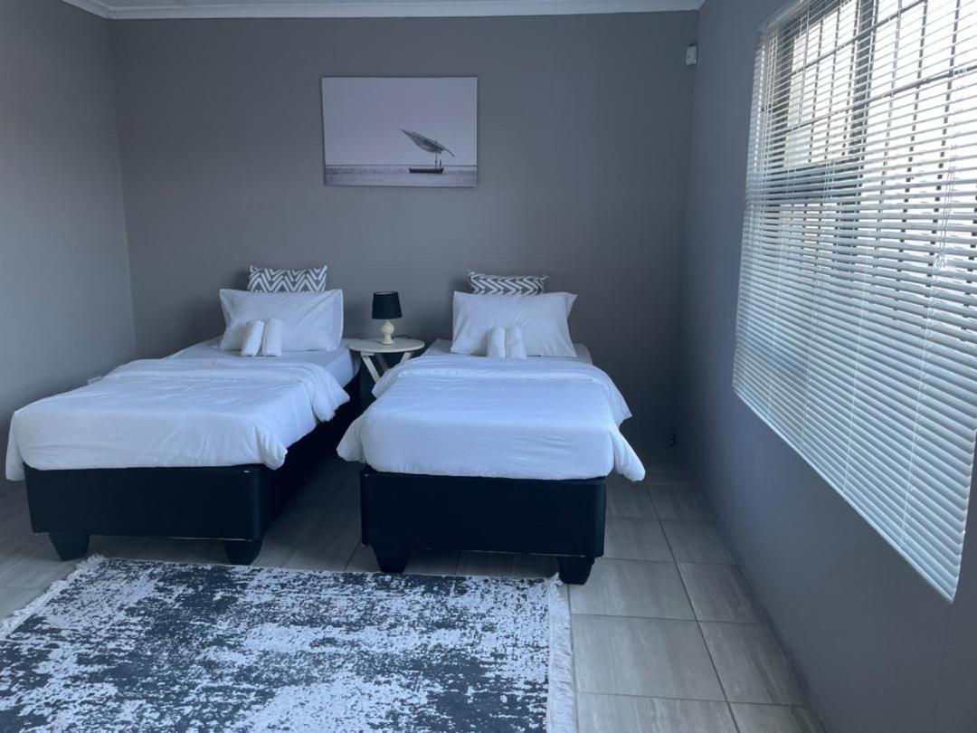 Otis Self Catering Apartment Walvis Bay Exterior photo