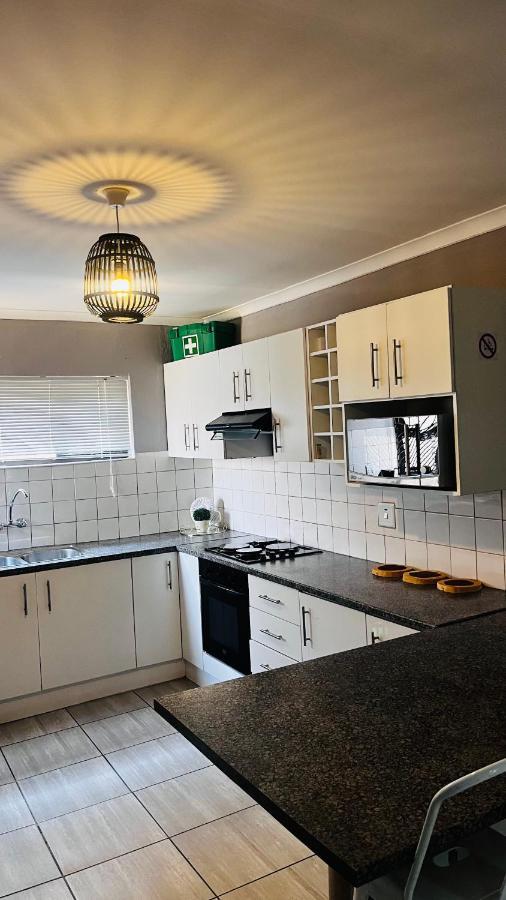 Otis Self Catering Apartment Walvis Bay Exterior photo